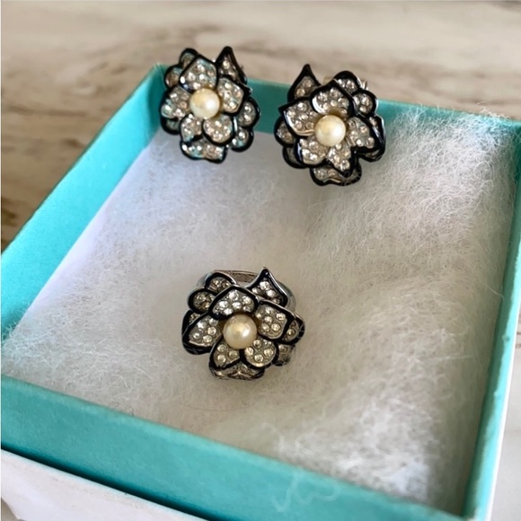 🪞 NEW pave crystal flower pearl earring and ring matching set